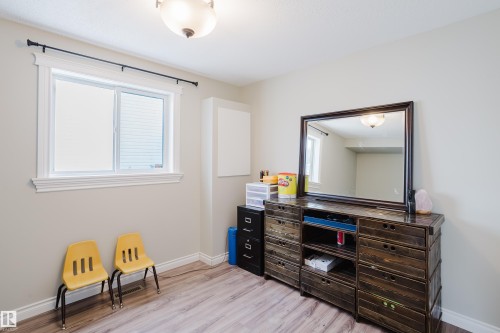 Main floor bedroom - 13143 37 Street, Edmonton, AB - Indoor
