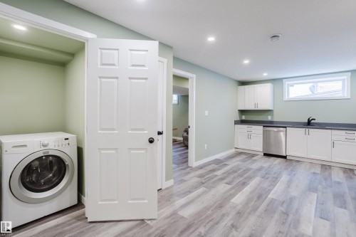 13143 37 Street, Edmonton, AB - Indoor Photo Showing Laundry Room