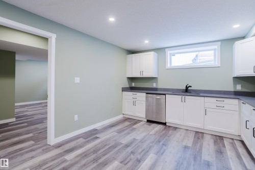 13143 37 Street, Edmonton, AB - Indoor Photo Showing Kitchen