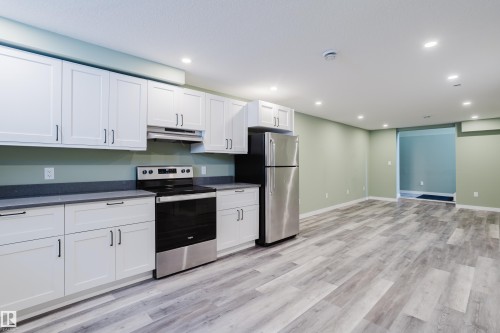 13143 37 Street, Edmonton, AB - Indoor Photo Showing Kitchen