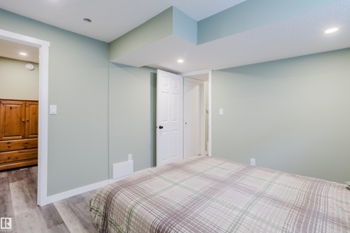 13143 37 Street, Edmonton, AB - Indoor Photo Showing Bedroom