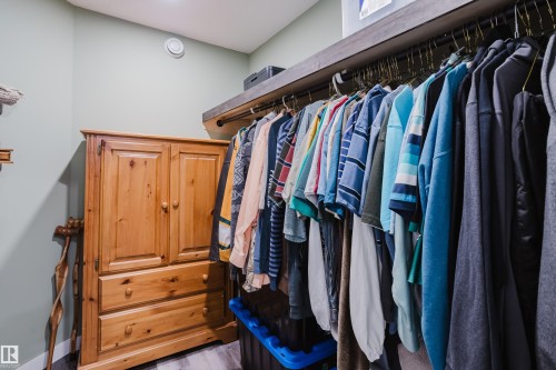 13143 37 Street, Edmonton, AB - Indoor With Storage