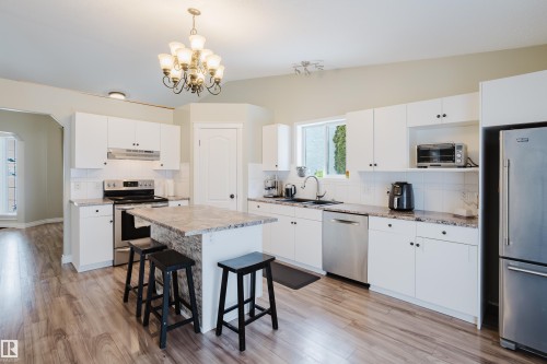 13143 37 Street, Edmonton, AB - Indoor Photo Showing Kitchen With Upgraded Kitchen