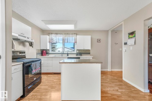 5108 55 Avenue, Leduc, AB - Indoor Photo Showing Kitchen