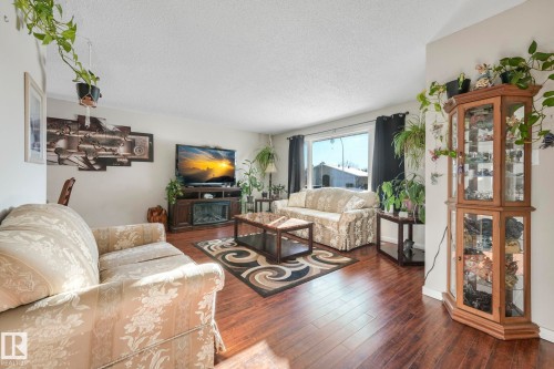 5108 55 Avenue, Leduc, AB - Indoor Photo Showing Living Room