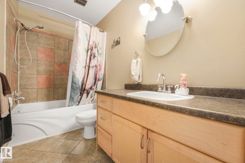 5108 55 Avenue, Leduc, AB - Indoor Photo Showing Bathroom