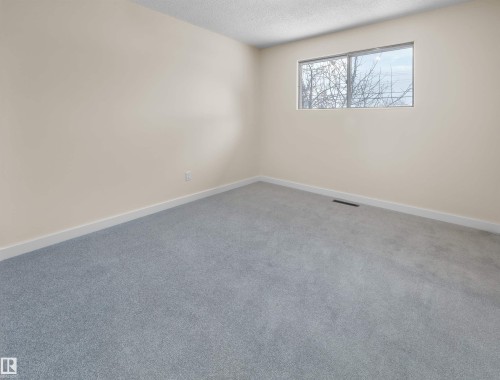 10531 52 Avenue, Edmonton, AB - Indoor Photo Showing Other Room