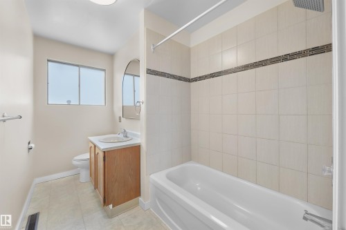 10531 52 Avenue, Edmonton, AB - Indoor Photo Showing Bathroom