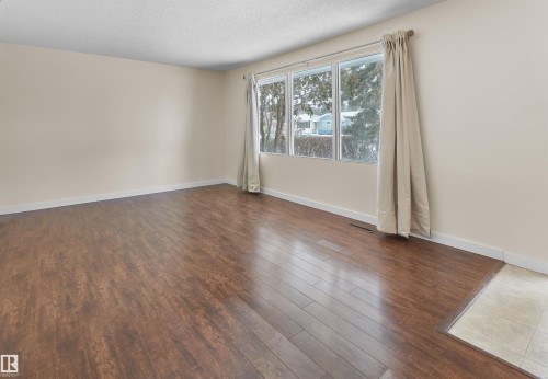 10531 52 Avenue, Edmonton, AB - Indoor Photo Showing Other Room