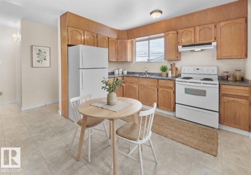 10531 52 Avenue, Edmonton, AB - Indoor Photo Showing Kitchen
