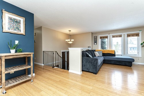 16331 119 Street Nw, Edmonton, AB - Indoor Photo Showing Living Room