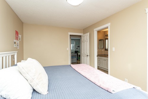 16331 119 Street Nw, Edmonton, AB - Indoor Photo Showing Bedroom