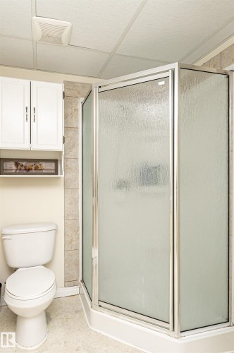 16331 119 Street Nw, Edmonton, AB - Indoor Photo Showing Bathroom