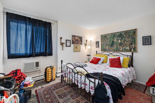 320 8604 Gateway Boulevard, Edmonton, AB - Indoor Photo Showing Bedroom