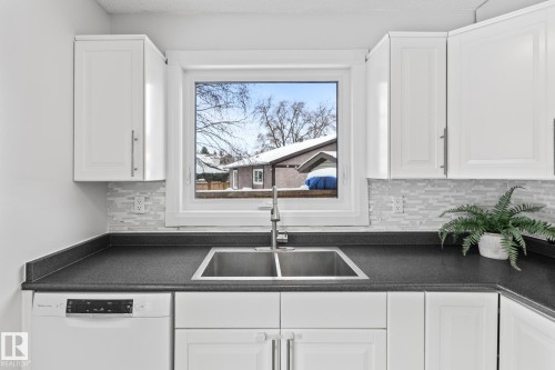 41 Patterson Crescent, St. Albert, AB - Indoor Photo Showing Kitchen With Double Sink