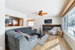 15714 89A Avenue  Edmonton, AB T5R 4T2