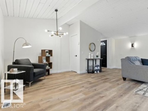 1 Sylvan Drive, St. Albert, AB - Indoor Photo Showing Living Room