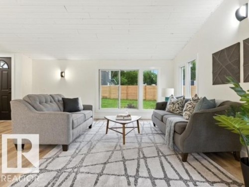 1 Sylvan Drive, St. Albert, AB - Indoor Photo Showing Living Room