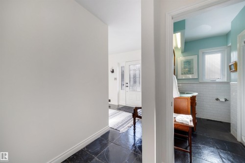 14712 Park Drive, Edmonton, AB - Indoor Photo Showing Other Room