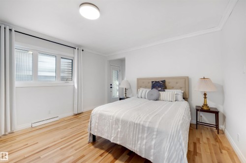 14712 Park Drive, Edmonton, AB - Indoor Photo Showing Bedroom