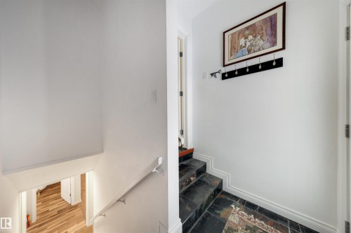 14712 Park Drive, Edmonton, AB - Indoor Photo Showing Other Room