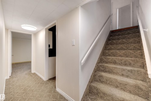 14712 Park Drive, Edmonton, AB - Indoor Photo Showing Other Room
