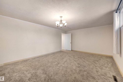 14712 Park Drive, Edmonton, AB - Indoor Photo Showing Other Room