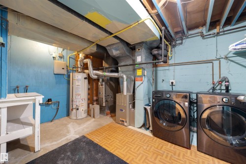 14712 Park Drive, Edmonton, AB - Indoor Photo Showing Laundry Room