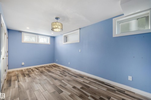 14712 Park Drive, Edmonton, AB - Indoor Photo Showing Other Room