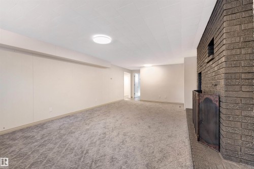 14712 Park Drive, Edmonton, AB - Indoor Photo Showing Other Room