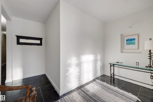 14712 Park Drive, Edmonton, AB - Indoor Photo Showing Other Room