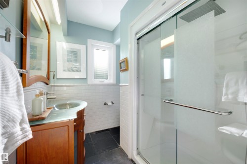 14712 Park Drive, Edmonton, AB - Indoor Photo Showing Bathroom