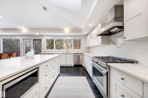 14712 Park Drive, Edmonton, AB - Indoor Photo Showing Kitchen With Upgraded Kitchen
