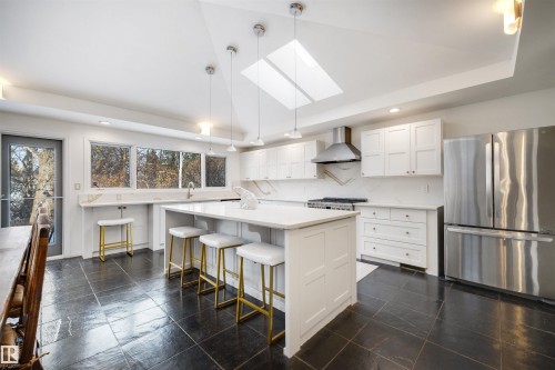 14712 Park Drive, Edmonton, AB - Indoor Photo Showing Kitchen With Upgraded Kitchen