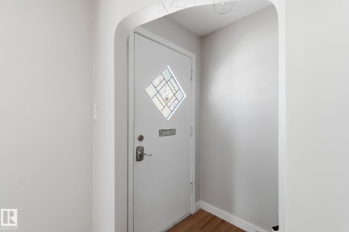 Doorway featuring arched walkways and wood finished floors - 12225 134 Street, Edmonton, AB - Indoor Photo Showing Other Room