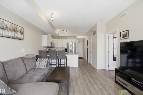 402 11109 84 Avenue, Edmonton, AB - Indoor Photo Showing Living Room
