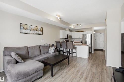 402 11109 84 Avenue, Edmonton, AB - Indoor Photo Showing Living Room