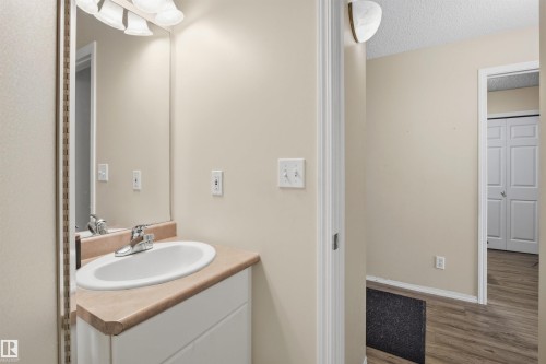 402 11109 84 Avenue, Edmonton, AB - Indoor Photo Showing Bathroom