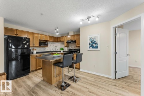 201 5340 199 Street, Edmonton, AB - Indoor Photo Showing Kitchen