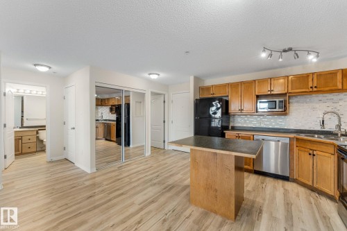 201 5340 199 Street, Edmonton, AB - Indoor Photo Showing Kitchen