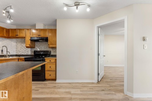 201 5340 199 Street, Edmonton, AB - Indoor Photo Showing Kitchen