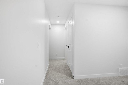 3704 Cross Landing, Edmonton, AB - Indoor Photo Showing Other Room