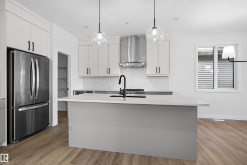 3704 Cross Landing, Edmonton, AB - Indoor Photo Showing Kitchen With Upgraded Kitchen