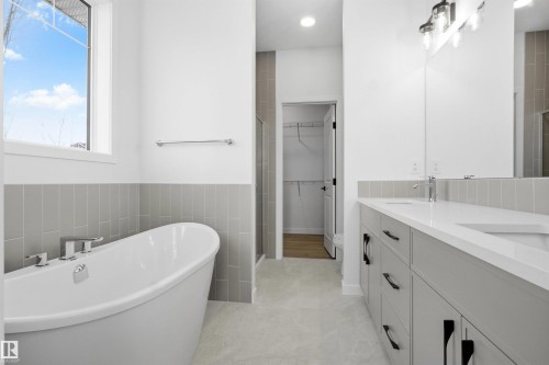 3704 Cross Landing, Edmonton, AB - Indoor Photo Showing Bathroom