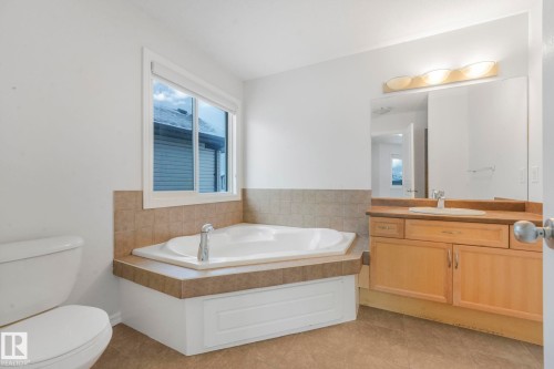 8616 178 Avenue, Edmonton, AB - Indoor Photo Showing Bathroom