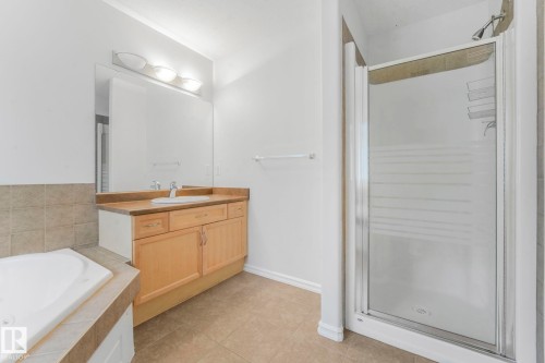 8616 178 Avenue, Edmonton, AB - Indoor Photo Showing Bathroom