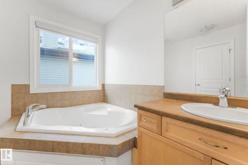 8616 178 Avenue, Edmonton, AB - Indoor Photo Showing Bathroom