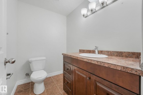 8616 178 Avenue, Edmonton, AB - Indoor Photo Showing Bathroom