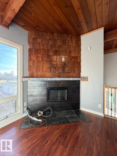 254 Richfield Road, Edmonton, AB - Indoor With Fireplace