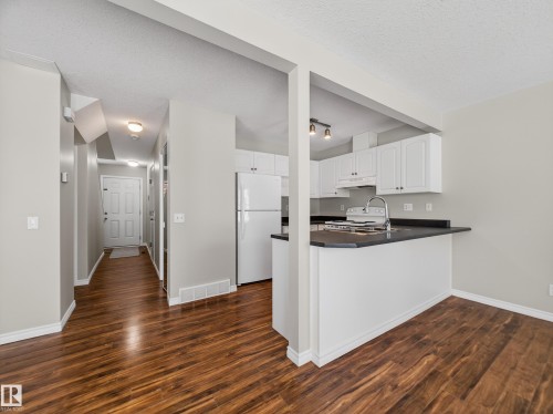 138 16823 84 Street, Edmonton, AB - Indoor Photo Showing Kitchen